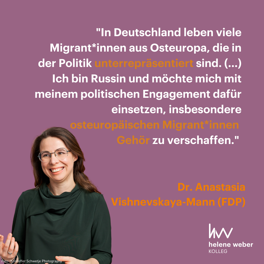 Bild von der Politikerin Dr. Anastasia Vishnevskaya-Mann, Mitglied der Partei FDP mit Zitat: "In Deutschland leben viele Migrant*innen aus Osteuropa, die in der Politik unterrepräsentiert sind. (...) Ich bin Russin und möchte mich mit meinem politischen Engagement dafür einsetzen, insbesondere osteuropäischen Migrant*innen  Gehör zu verschaffen."
